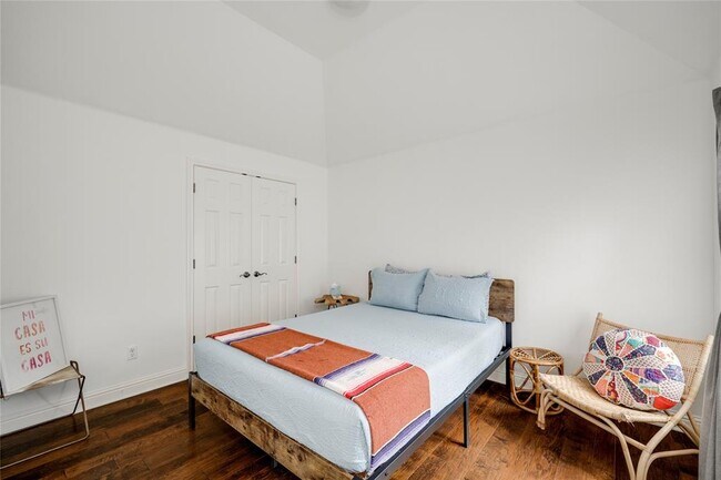 Building Photo - 1802 Village Oak Ct