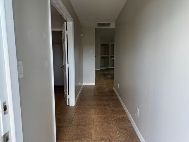 Building Photo - Experience this Cape Coral 3 bedroom 2 bath corner duplex with 1 car garage and screened in lanai.