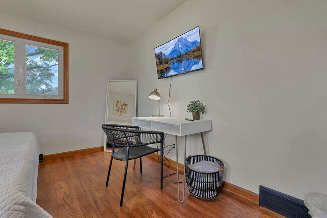 Building Photo - 3695 Montclair Dr
