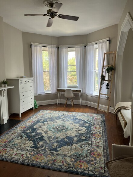 Building Photo - 605 Greenup St