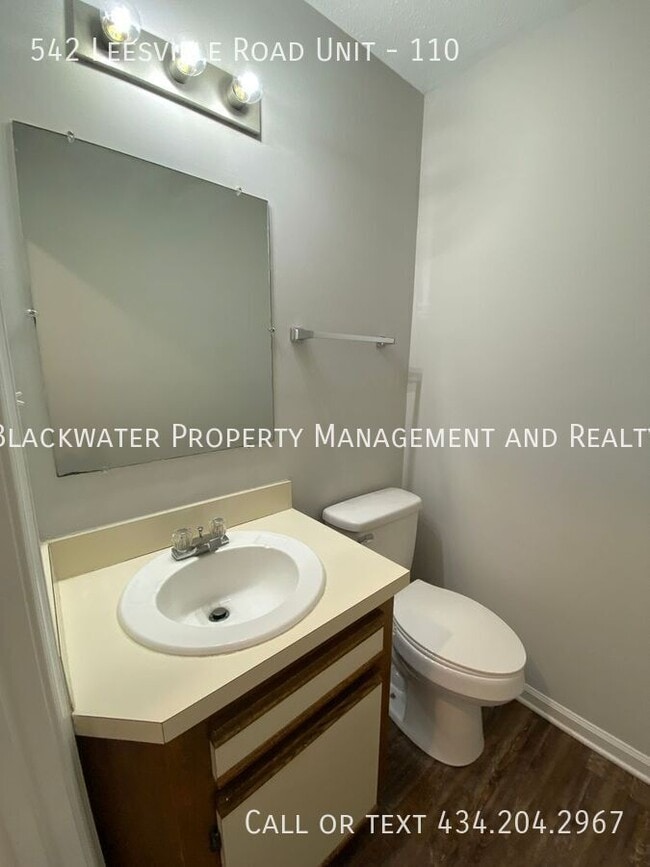 Building Photo - 2 Bedroom Townhome in Heritage Court!