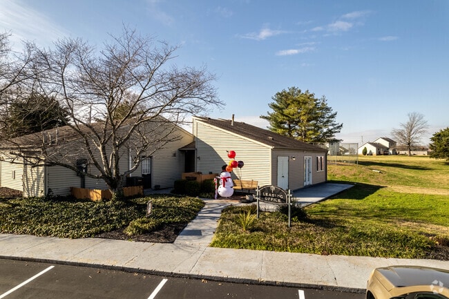 Building Photo - Oak Tree Farms