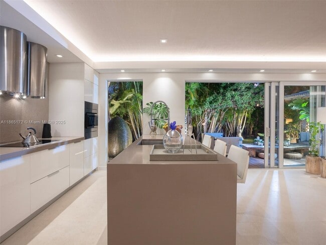 Building Photo - 2840 Flamingo Dr