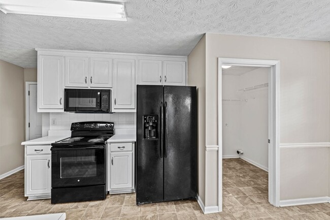 Building Photo - Coming Soon.....Gorgeous 3br 2bath home, beautiful front porch and spacious yard!!