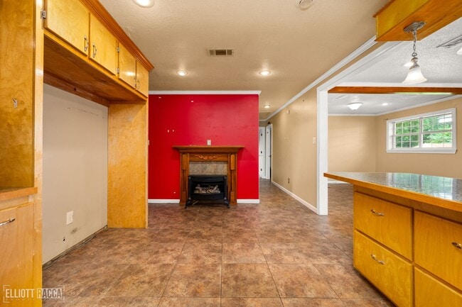 Building Photo - 2020 Clover Ln