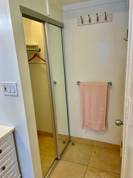 Building Photo - 1650 Winona Blvd