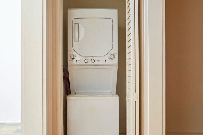 Building Photo - 2317 N Rampart St