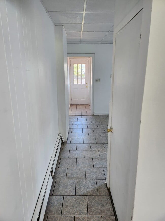 Building Photo - 648 E Scott St