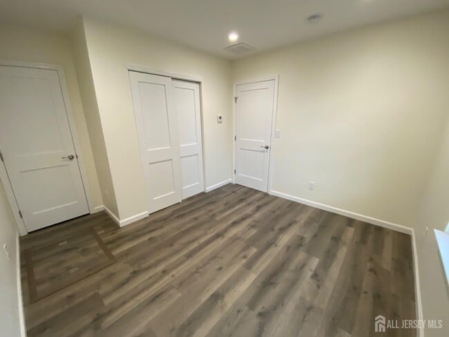 Building Photo - 14 Belmont Ave