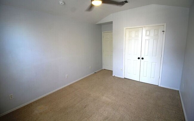 Building Photo - 6707 Rosita Oak Dr