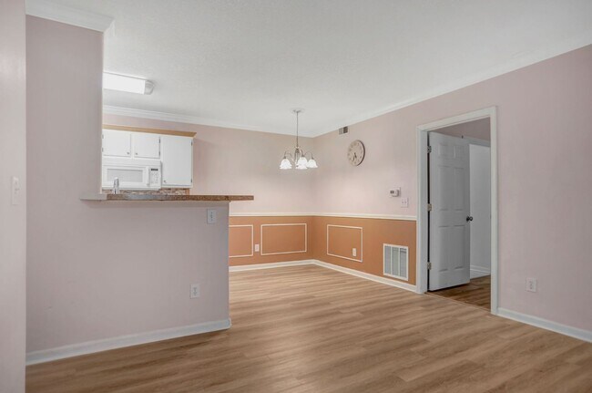 Building Photo - Lovely First Floor Condo at Plantation Point