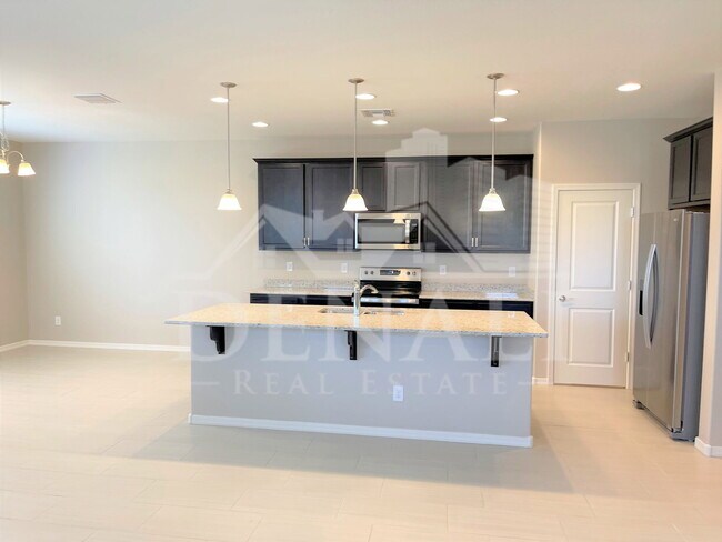 Building Photo - 905 S Canal Dr