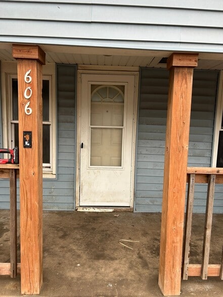 Building Photo - 606 Anderson St