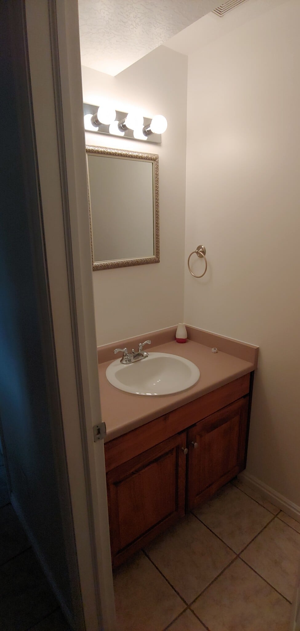 Building Photo - 936 Meadowbrook Dr