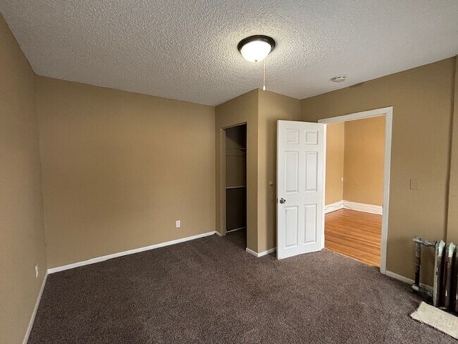 Building Photo - 548 Minnehaha Ave E