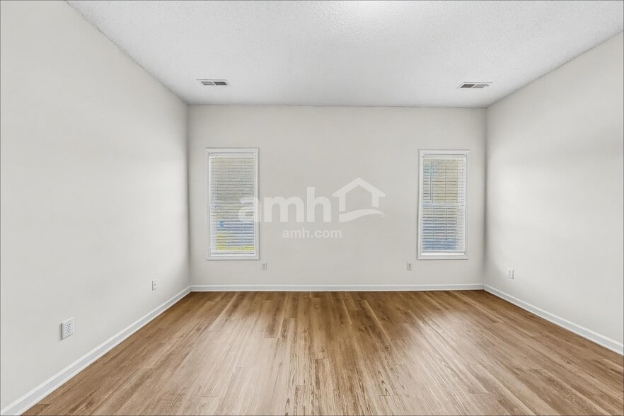 Building Photo - 104 Cameron Way Cir