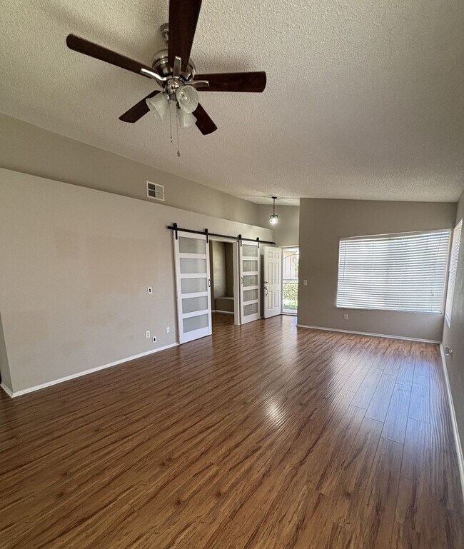 Building Photo - Reduced...Apply Now!