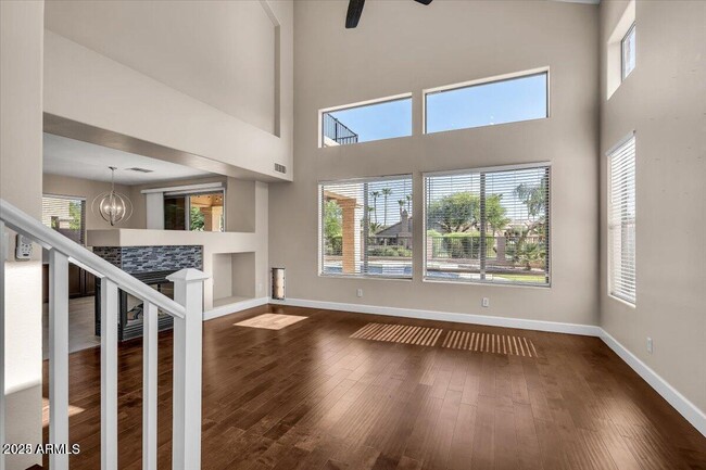Building Photo - 902 W Azalea Pl