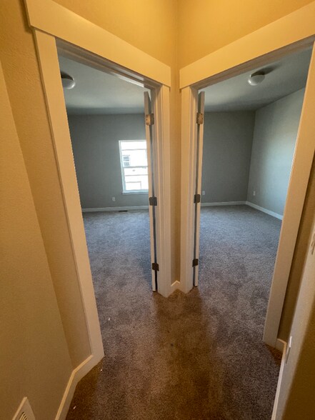 Building Photo - 6565 Carriage Meadows Dr