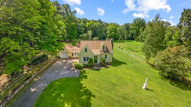 Primary Photo - 26 Great Hillwood Rd