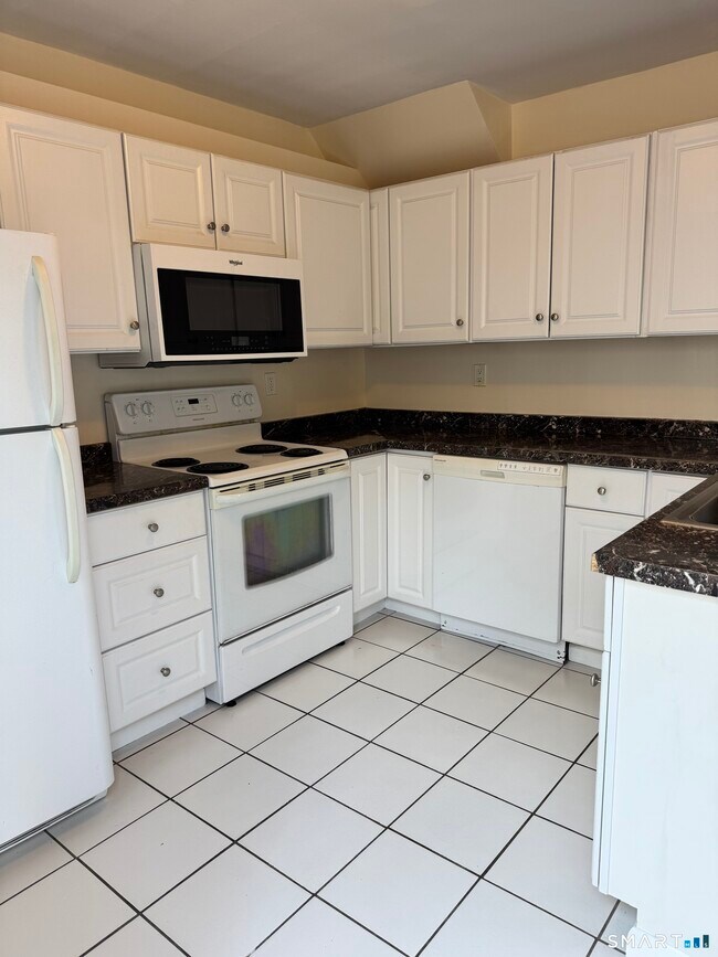 Building Photo - 855 Black Rock Tpke