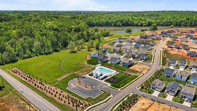 Building Photo - 2298 Beechwood Vw Dr