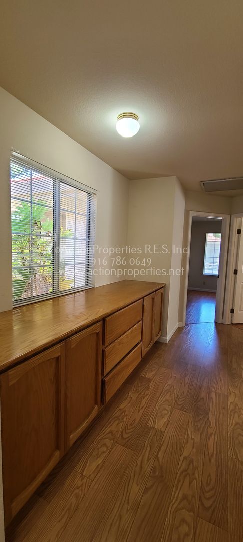 Building Photo - Woodcreek, West Roseville Single Story, , 4 Bed 2 Bath Large yard with Covered Patio and Shed wit...
