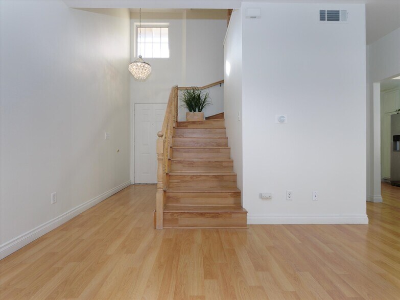Building Photo - 28154 Bobwhite Cir