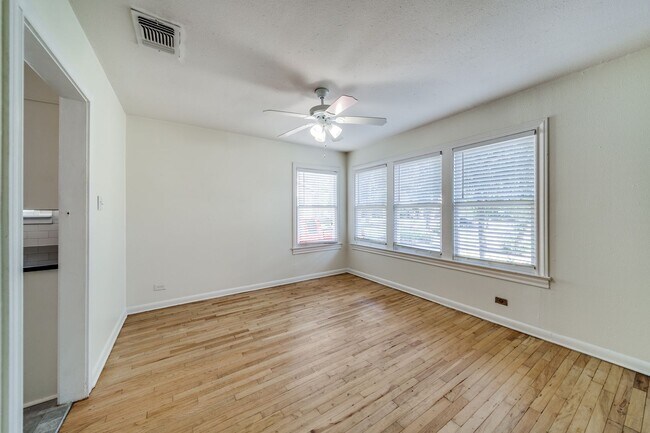 Building Photo - 136 Harmon Dr
