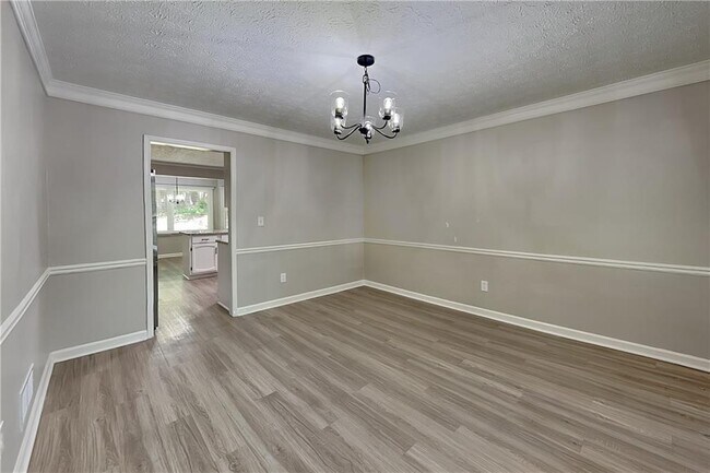 Building Photo - 9880 Lake Forest Way