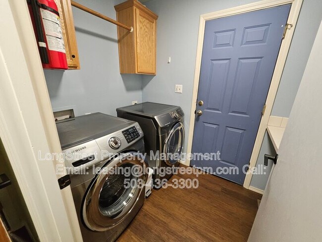 Building Photo - 5719 N Yale St