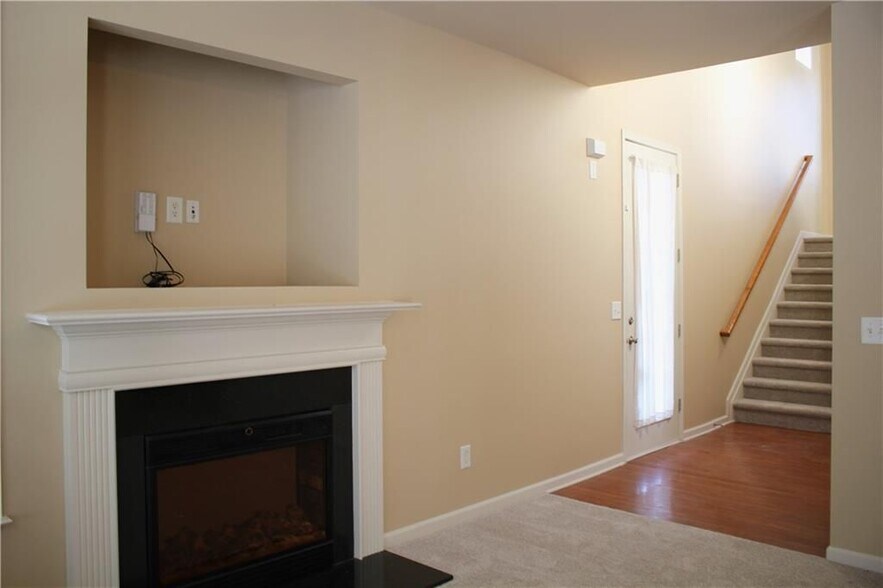 Building Photo - 3328 Castleberry Village Cir