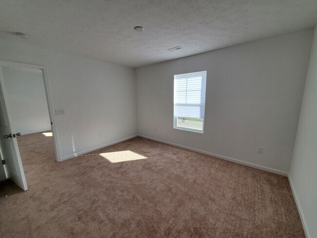 Building Photo - 15 Clinchfield Ct