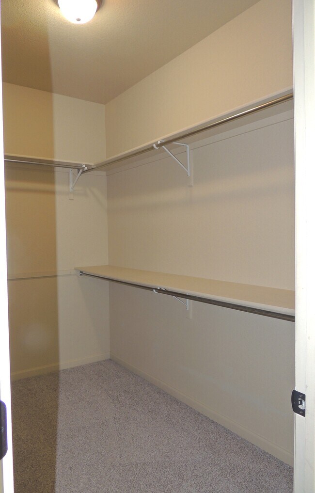 Building Photo - 663 Chalisa Ave