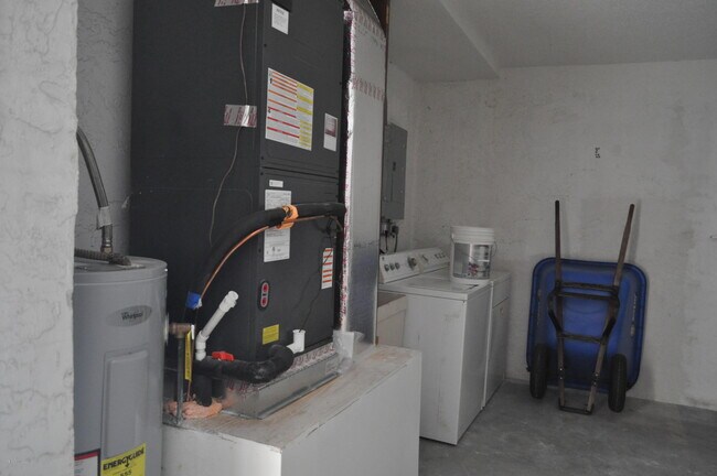Building Photo - 165 Seawind Dr