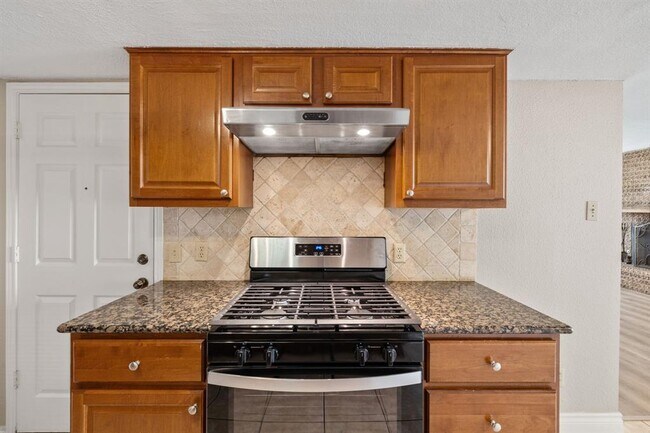 Building Photo - 6525 Hart Ln