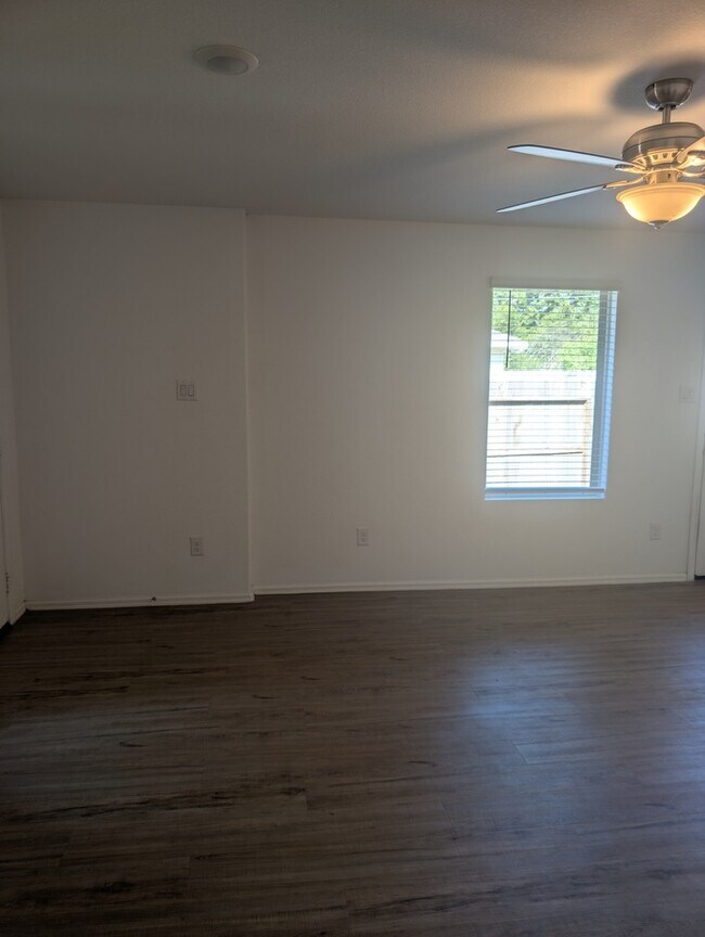 Building Photo - Charming 3 beds 2 baths in New Caney!