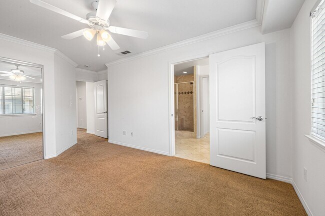 Building Photo - 3-Bedroom Townhome in Gated Bay Harbor