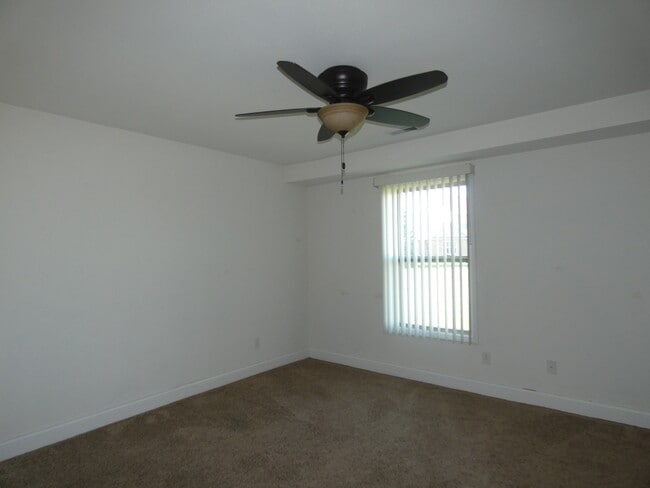 Building Photo - 627 N Edgemere Dr