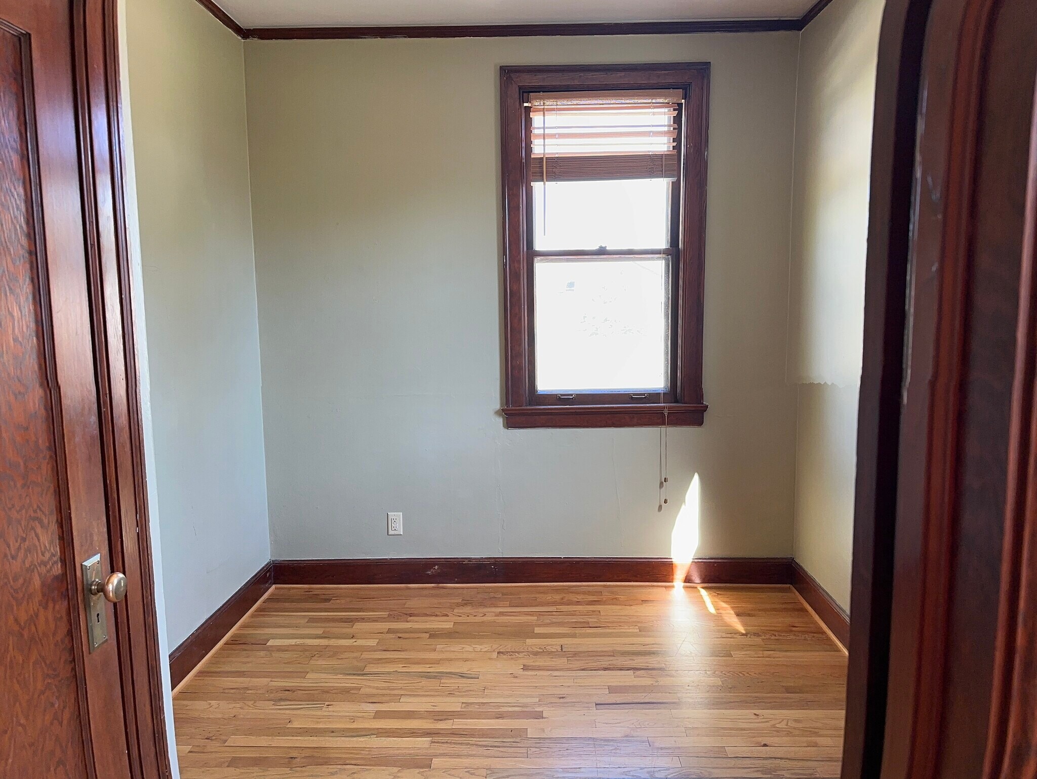 Building Photo - 673 N 27th St