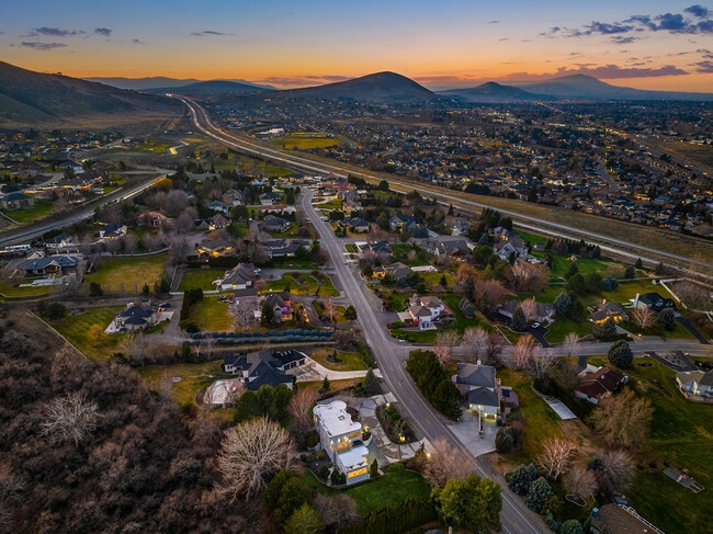 Building Photo - 1146 Country Ridge Dr