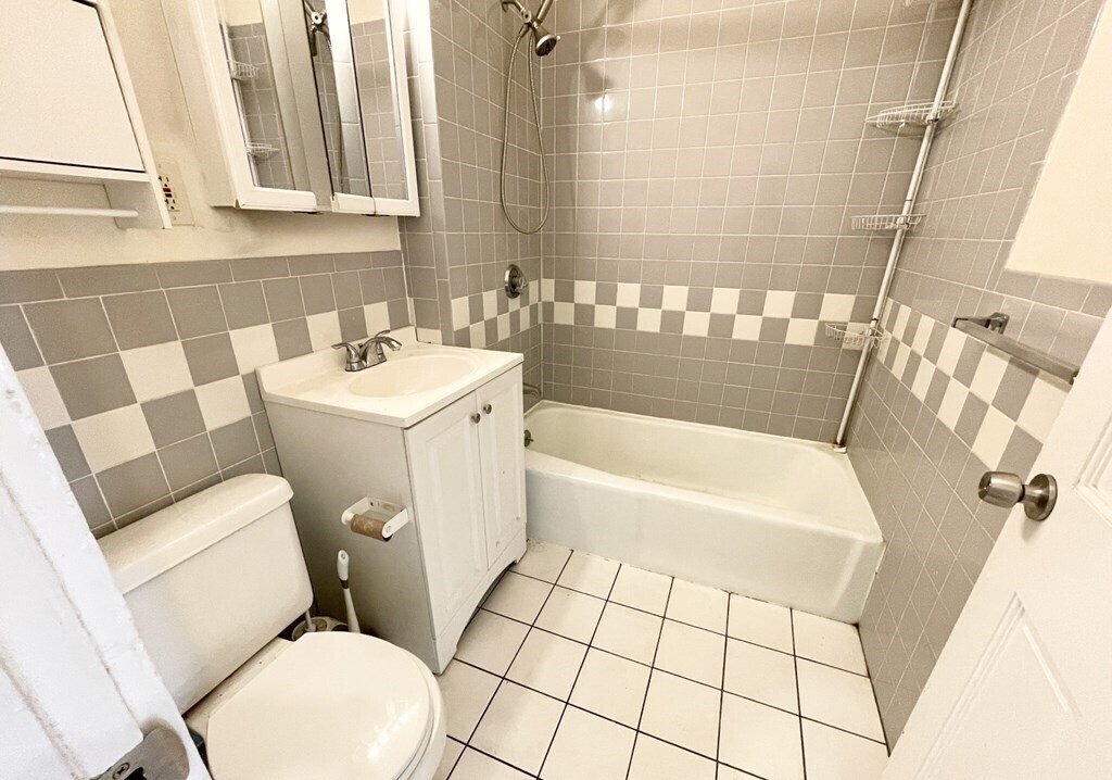 Building Photo - 106 Buttonwood St