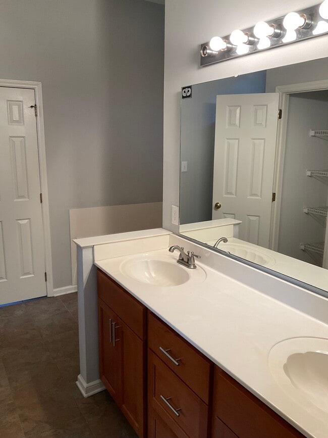 Building Photo - 9033 English Saddle Ln