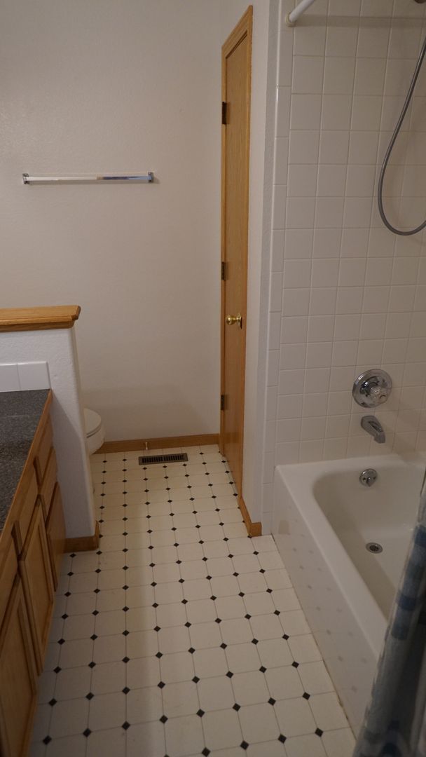 Building Photo - Spacious 3 bed 2.5 Bath, Split-Level Home in South Fort Collins!