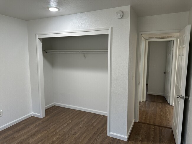 Building Photo - Modesto 2 Bedroom 1 Bathroom Town Home