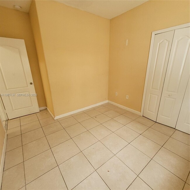 Building Photo - 1663 SE 27th Dr