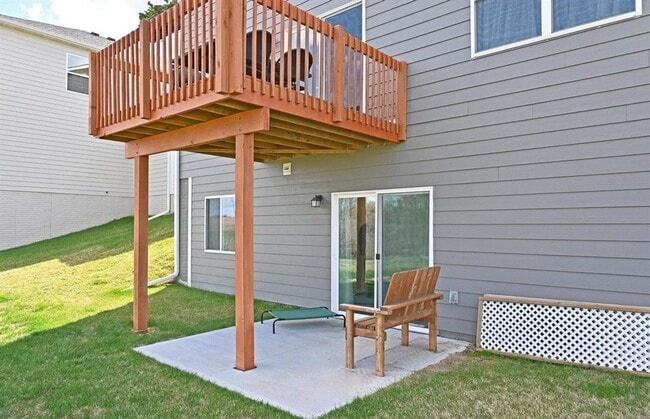 Building Photo - Spacious Elegance Meets Modern Comfort In ...