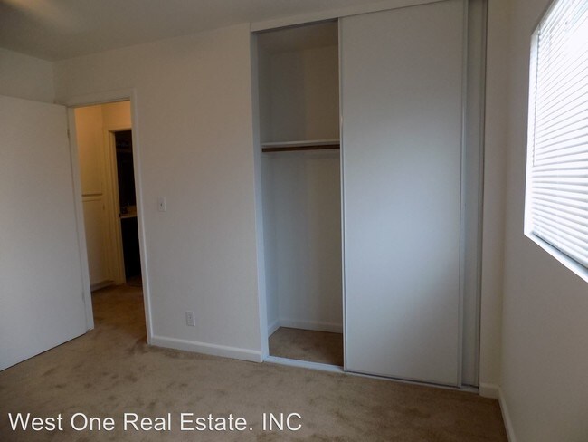 Building Photo - 111 N Walnut Ave