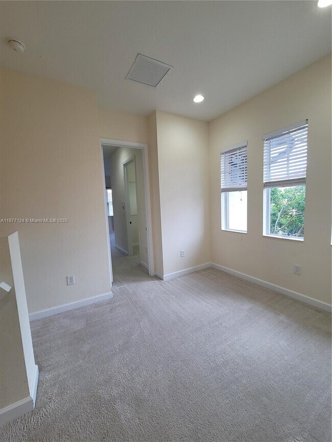 Building Photo - 6033 NW 118th Dr