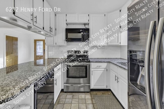 Building Photo - 6232 Henry Ford Dr
